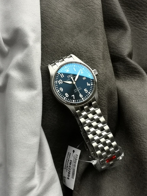 アイ・ダブリュー・シー側面デザイン